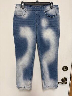 NEW DG2 by Diane Gilman Signature Classic Stretch Jean Capri Pullon Capri. Sz. L